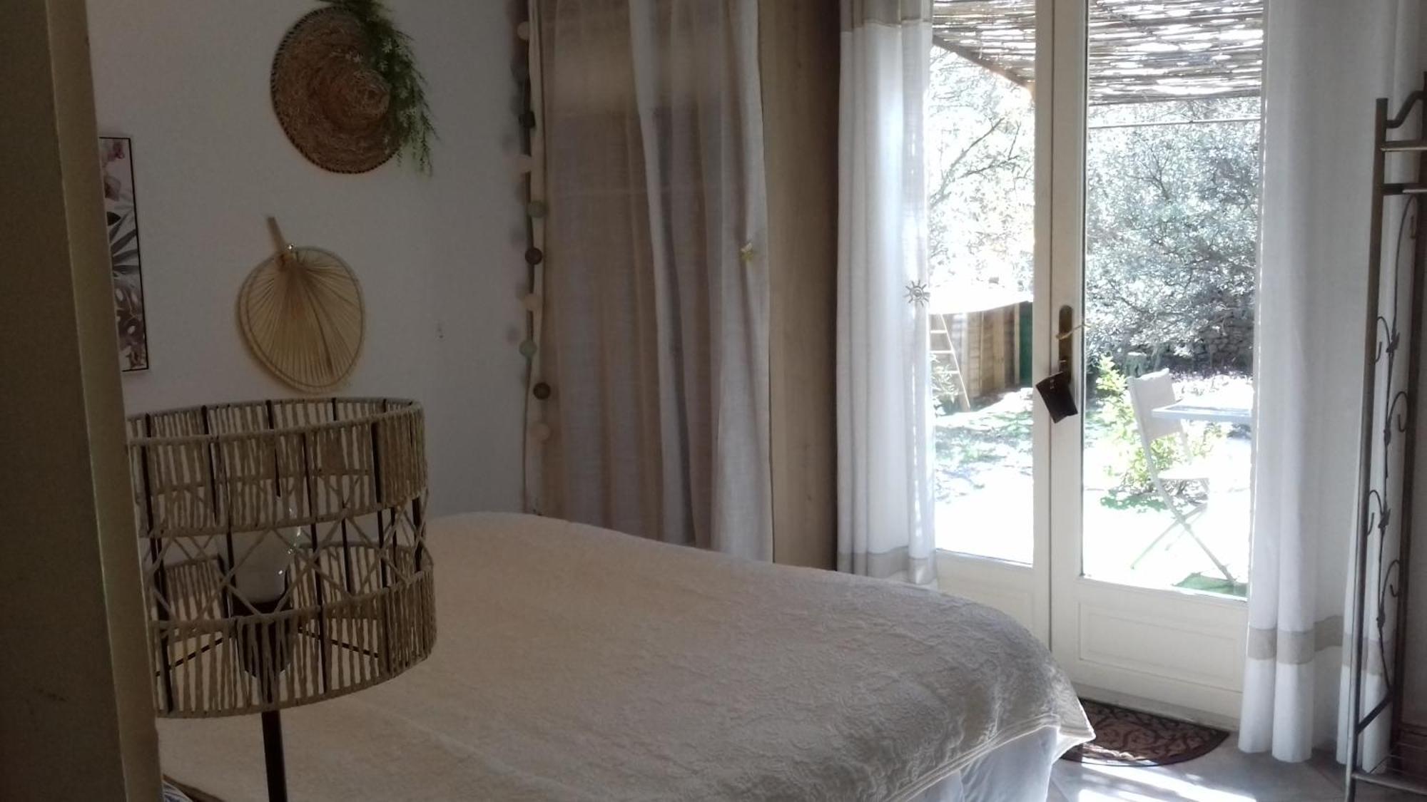 Bed and Breakfast Les Chardons Bleus Lorgues Exterior foto